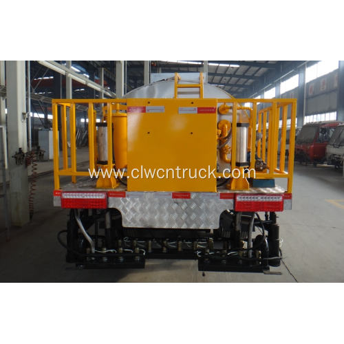 2019 New Dongfeng 2tons Bitumen Sprayer Engine